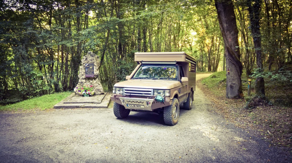 Range rover camper extreme at war memorial dordogne