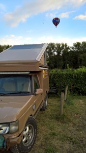 p38 camper and hot air balloon range rover