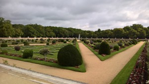 range rover camper at chateau Chenonceau