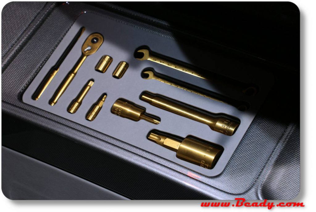 Titanium tool kit for race car Dakar