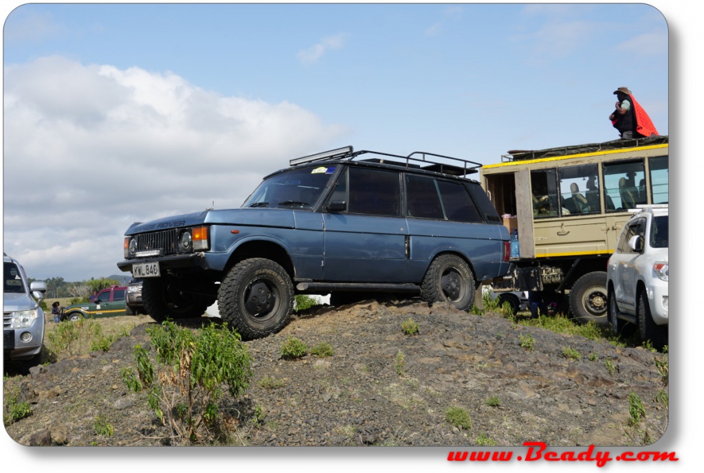 blue 2 door range rover classic in africa
