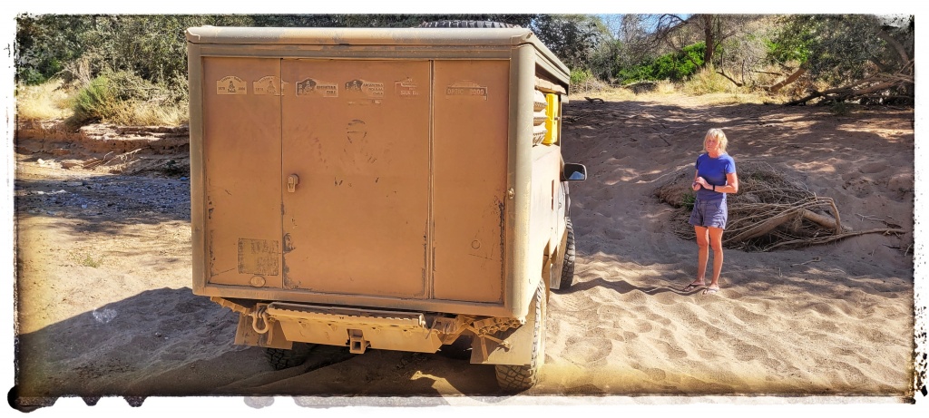 bit dusty on these tracks, range rover covered in fine dust after big off road 4x4 trip