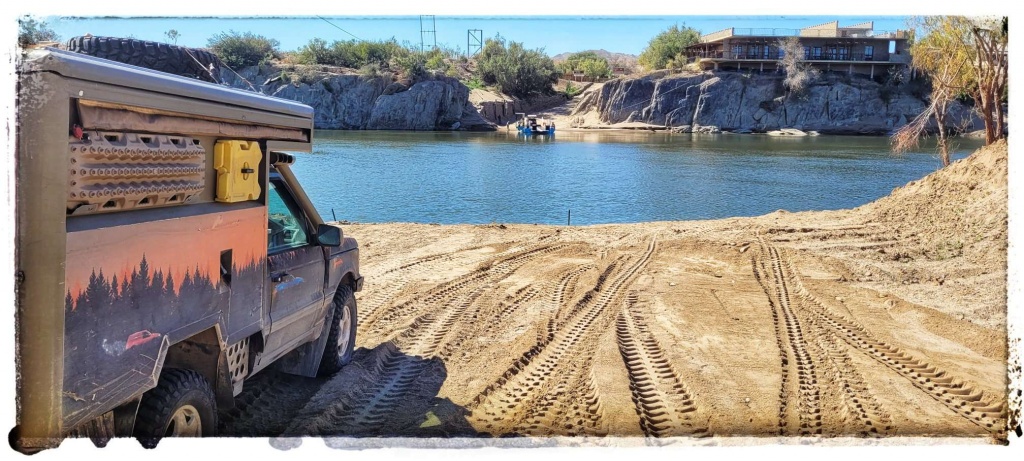 pontoon crossing Namibian border with south africa.jpeg with range rover