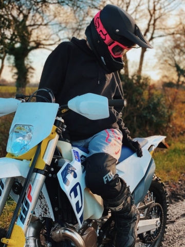 Chloe Anna Jones - HusqvarnaTE 250 I