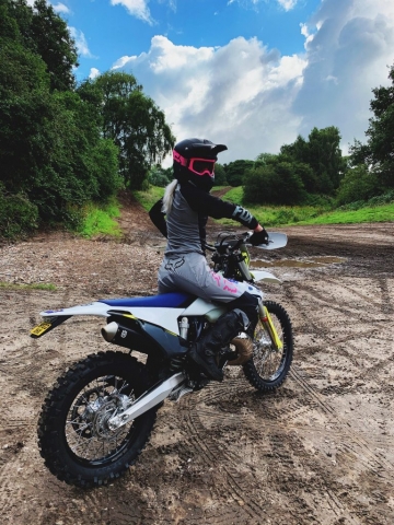 Chloe Jones - HusqvarnaTE 250 I